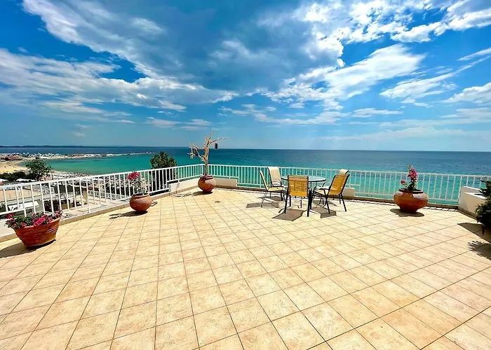 The Balcony House *